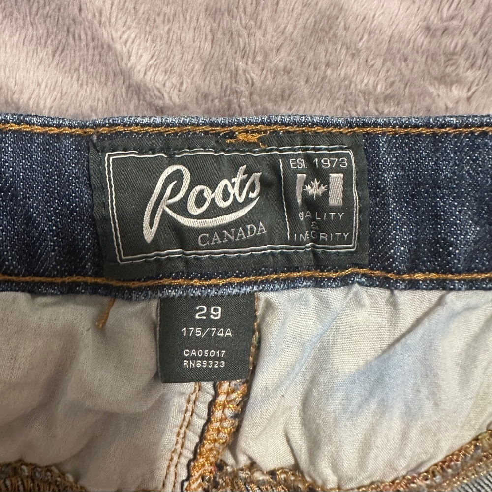 Roots Tribal Embroidered Dark Wash Blue Jean Short Raw Edge Size 29 Women’s - Picture 9 of 10